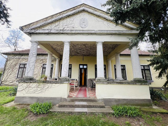 Eladó családi ház, Farmoson 140 M Ft, 6+3 szobás