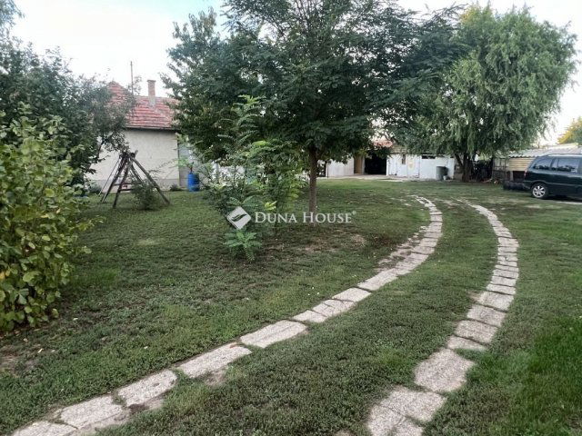 Eladó családi ház, Nagykarácsonyon 34.9 M Ft, 3 szobás