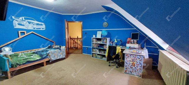 Eladó családi ház, Debrecenben 92 M Ft, 8 szobás