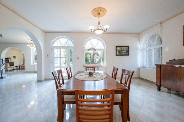 Eladó családi ház, Biatorbágyon 298 M Ft, 7 szobás