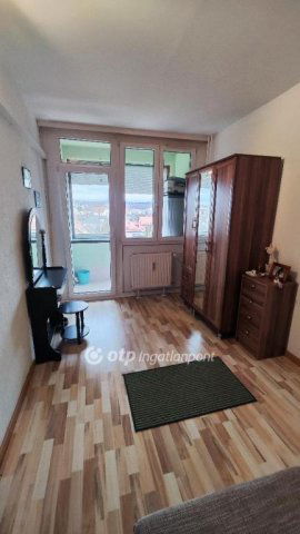 Eladó panellakás, Pétfürdőn 27.5 M Ft, 1+1 szobás