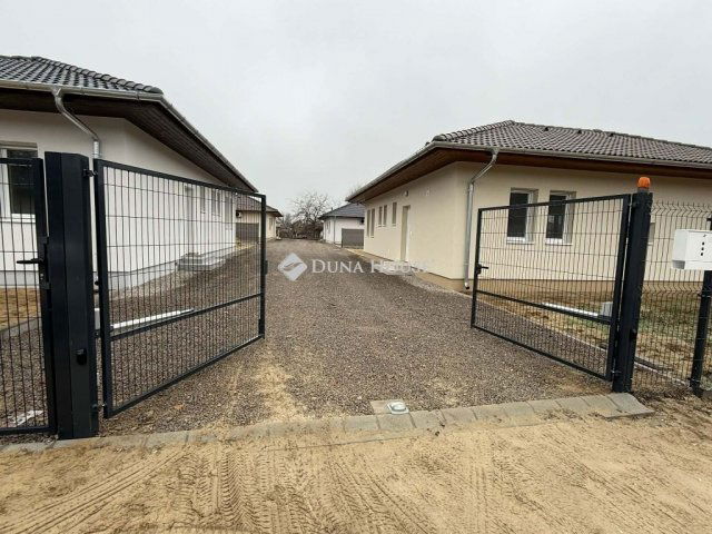 Eladó családi ház, Kecskeméten 82.99 M Ft, 4 szobás