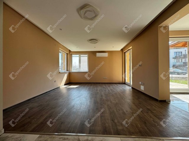 Eladó ikerház, Székesfehérvárott 110 M Ft, 5 szobás