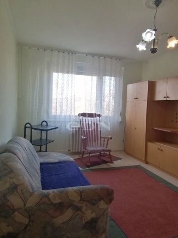 Kiadó panellakás, albérlet, Szegeden 130 E Ft / hó, 1 szobás