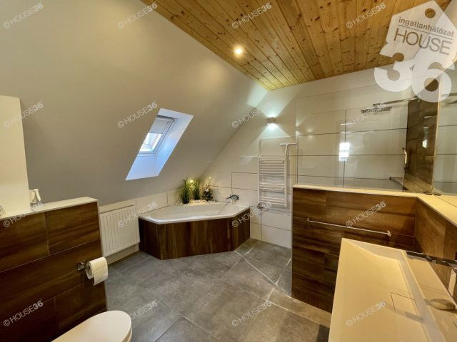 Eladó családi ház, Kecskeméten 99.99 M Ft, 4 szobás
