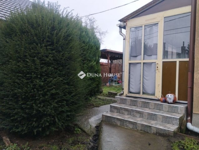 Eladó családi ház, Székesfehérvárott 74 M Ft, 3 szobás