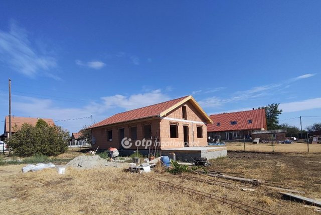 Eladó családi ház, Ráckeresztúron 46.5 M Ft, 4 szobás