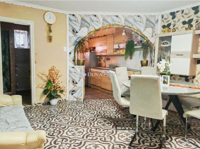 Eladó családi ház, Versegen 54 M Ft, 2 szobás