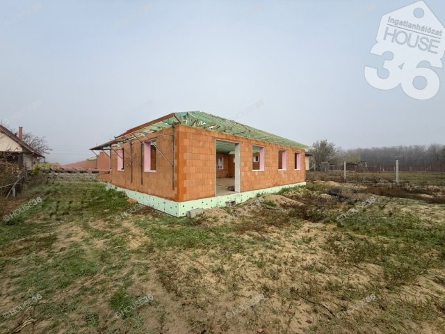 Eladó családi ház, Ballószögön 85.9 M Ft, 5 szobás
