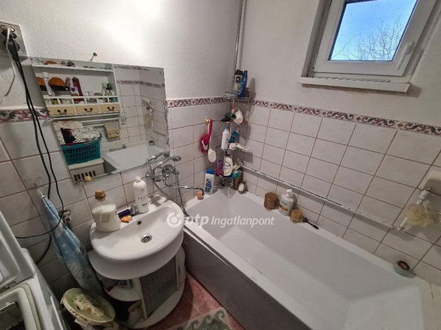 Eladó családi ház, Sárándon 59.9 M Ft, 4 szobás