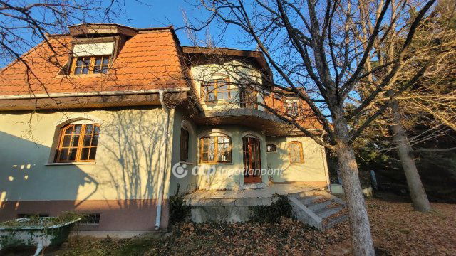 Eladó családi ház, Szentendrén 159 M Ft, 6+1 szobás