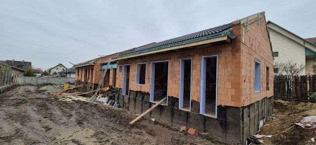 Eladó ikerház, Gyálon 104.9 M Ft, 3 szobás