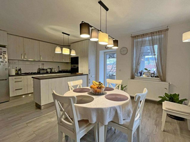 Eladó családi ház, Egerben 134.9 M Ft, 6 szobás