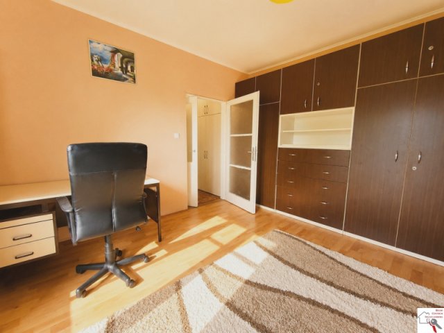 Eladó panellakás, Pécsett 48 M Ft, 2 szobás