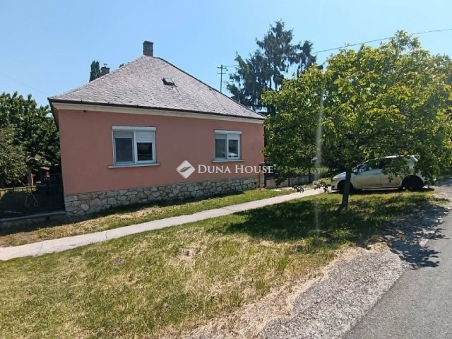 Eladó családi ház, Ácsteszéren 36.9 M Ft, 3 szobás