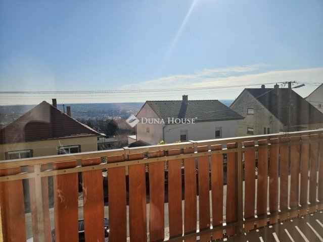 Eladó családi ház, Pécsett 189 M Ft, 5 szobás