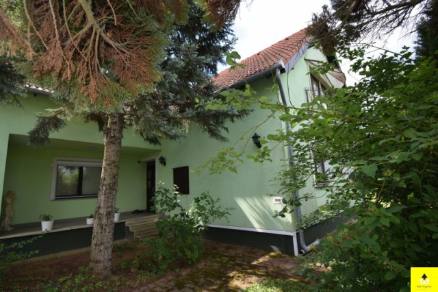 Eladó családi ház, Sajtoskálon 116.8 M Ft, 7 szobás