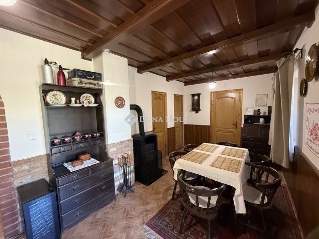 Eladó családi ház, Balatonfenyvesen 179.9 M Ft, 5 szobás