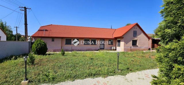 Eladó családi ház, Bátaszéken 22.99 M Ft, 4 szobás