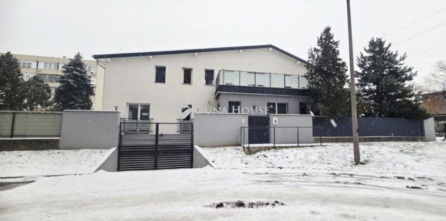 Eladó téglalakás, Vácon, Vám utcában 99.9 M Ft, 3 szobás