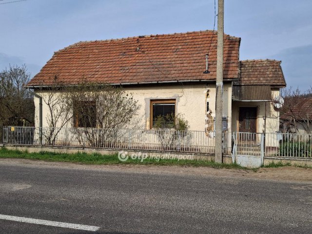 Eladó családi ház, Nagylócon 6.5 M Ft, 2+1 szobás