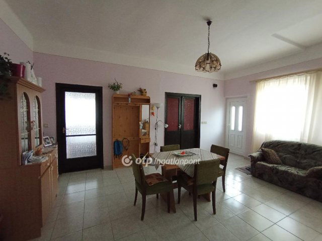 Eladó családi ház, Fajszon 21.5 M Ft, 4 szobás