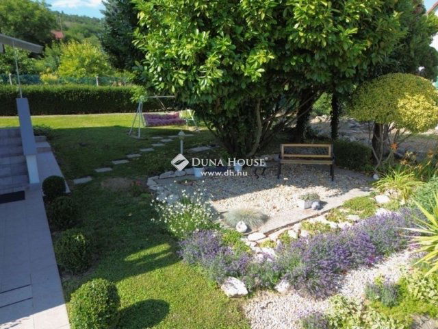 Eladó családi ház, Siklóson 98 M Ft, 4 szobás