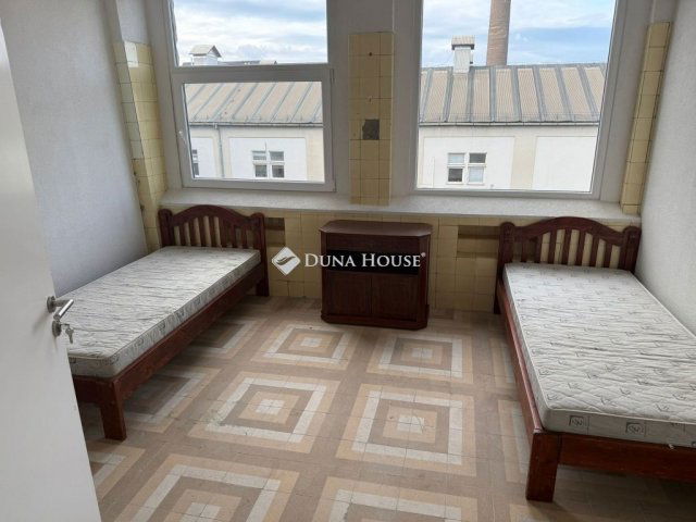 Eladó ipari ingatlan, Budapesten, IX. kerületben 240 M Ft