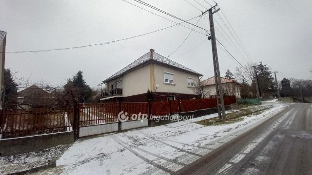 Eladó családi ház, Cereden 25 M Ft, 3 szobás