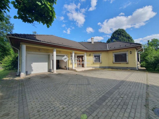 Eladó családi ház, Lajosmizsén 295 M Ft, 5 szobás