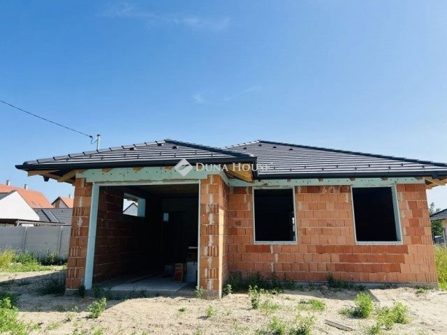 Eladó családi ház, Tökölön 119.9 M Ft, 4 szobás