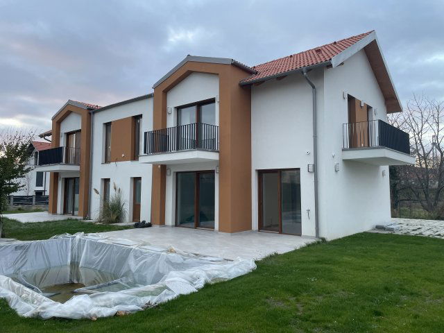 Eladó ikerház, Balatonfüreden 169 M Ft, 5 szobás