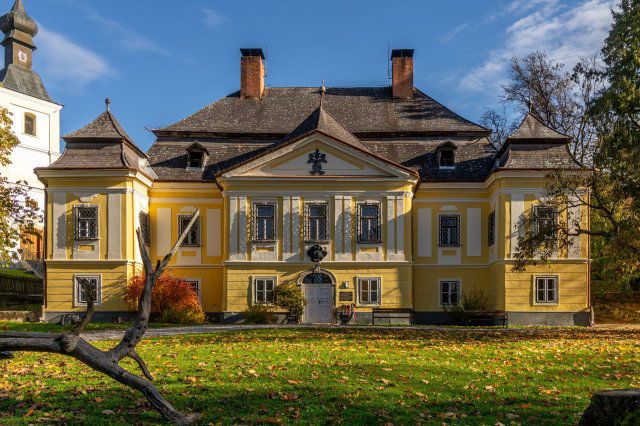 Eladó családi ház, Bánhorvátiban 908.664 M Ft, 22 szobás