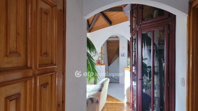 Eladó családi ház, Szentendrén 149 M Ft, 6+1 szobás