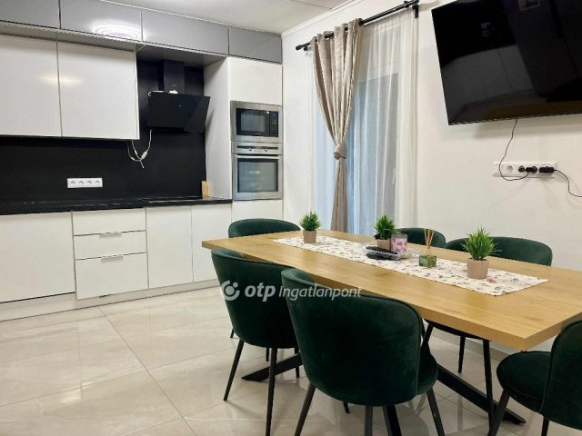 Eladó ikerház, Cegléden 59.9 M Ft, 2 szobás