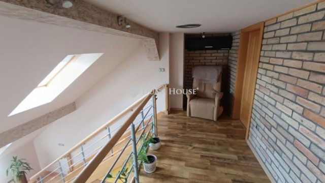 Eladó téglalakás, Mohácson 78.499 M Ft, 5 szobás