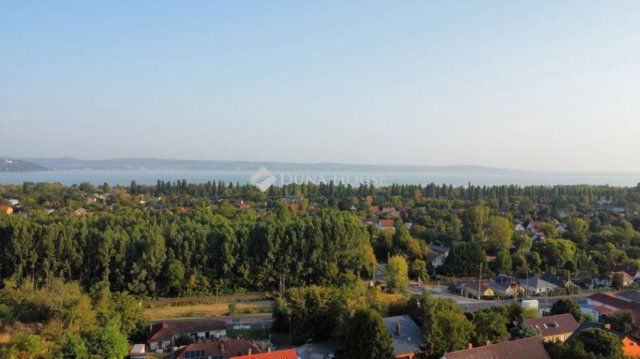 Eladó családi ház, Zamárdiban 144.9 M Ft, 7 szobás