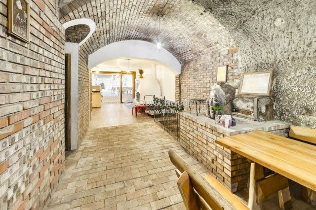 Eladó üzlethelyiség, Egerben 169.99 M Ft / költözzbe.hu