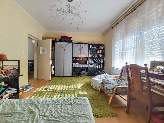 Kiadó családi ház, albérlet, Pécsett, Pacsirta utcában