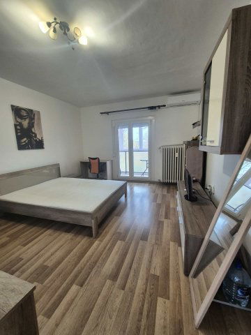 Kiadó panellakás, albérlet, Pécsett, Építők útján, 2 szobás