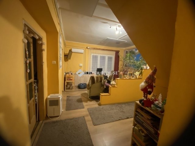 Eladó családi ház, Szegeden 99 M Ft, 4 szobás