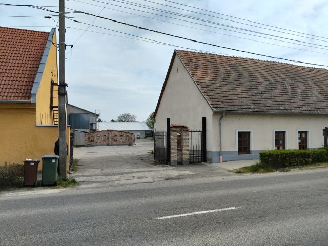 Eladó ipari ingatlan, Pilismaróton 400 M Ft / költözzbe.hu