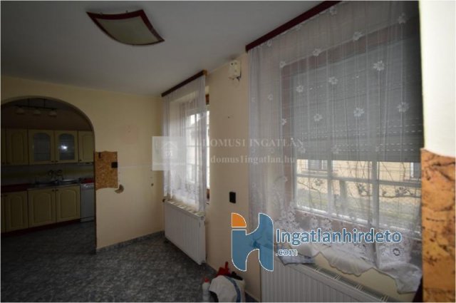Eladó családi ház, Szombathelyen 60 M Ft, 4 szobás