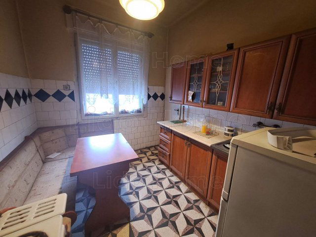 Eladó családi ház, Porrogon 25 M Ft, 4 szobás