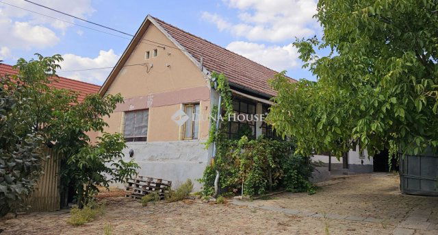 Eladó családi ház, Sombereken 12.99 M Ft, 3 szobás