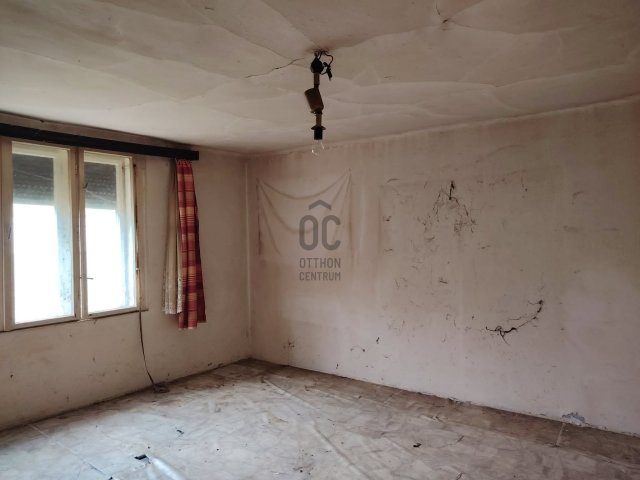 Eladó családi ház, Szekszárdon 10.99 M Ft, 2 szobás