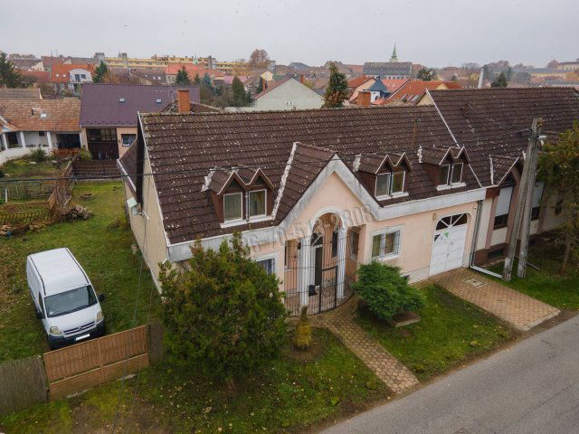 Eladó családi ház, Balassagyarmaton 120 M Ft, 5 szobás