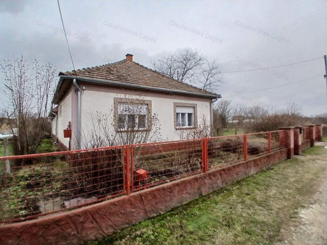 Eladó családi ház, Tápiószelén 33 M Ft, 2 szobás