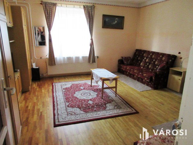 Eladó családi ház, Szentesen 63 M Ft, 6 szobás