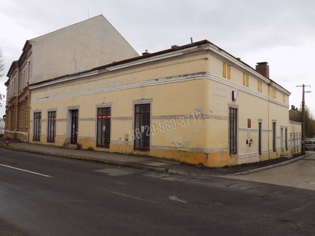 Eladó üzlethelyiség, Tapolcán, Kossuth Lajos utcában 80 M Ft